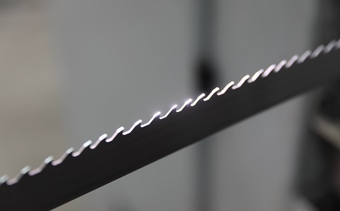 平凉双金属带锯条产生切削噪音的原因具体有哪些？